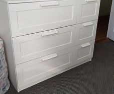 White chest of drawers
