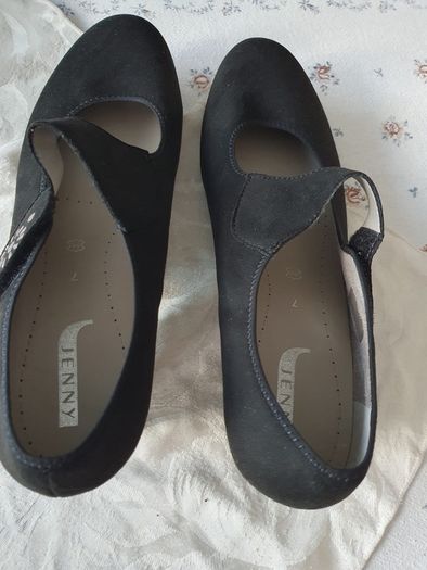 JENNY heels - size 7