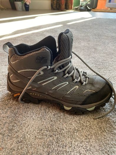 Merrell hiking boots size 5