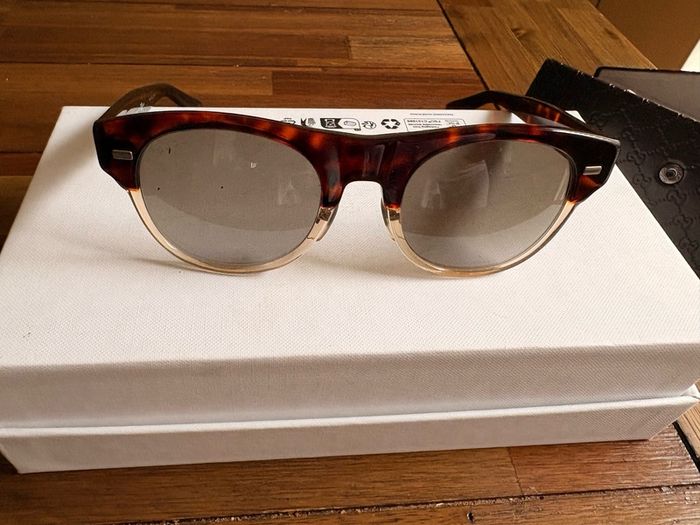 Gucci tortoise shell sunglasses