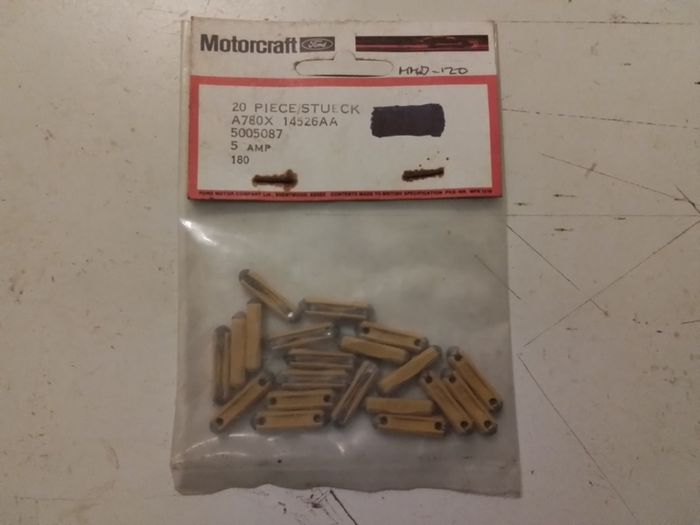 20.5amp pack of fuses.