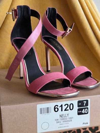 Beatiful pink heels, size 7