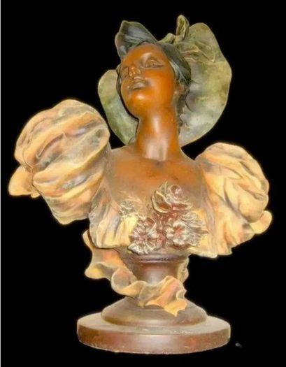 Substantial Vintage Bust 'Libellule'