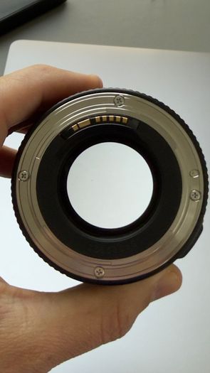 Canon EF 85mm f/1.8 USM