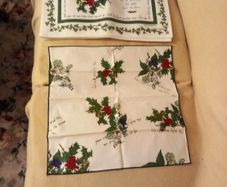 Portmeirion Christmas Set of 6 Table Mats (double sided) and 6 Matching Napkins, Unused