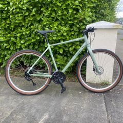 As new Cube Hyde city bicycle