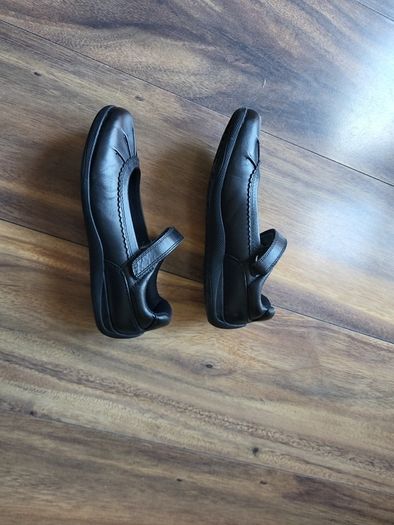 Leather shoes girl school size 2