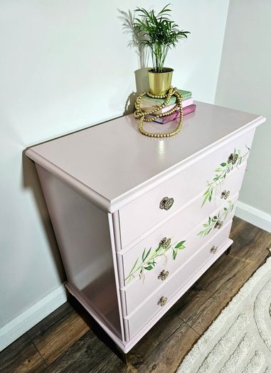 Chest of drawers