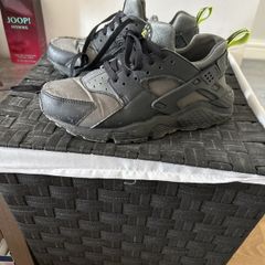 huarache runners boys size 5.5