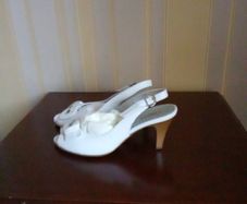 Gabor Ladies Sandals Now Reduced To 30.00. IN BOX NEVER WORN.