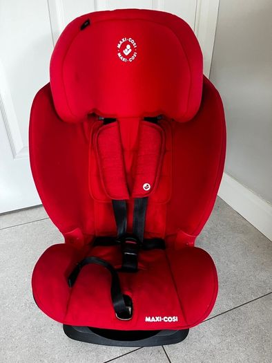 Maxi Cosi Titan Nomad Red isofix car seat