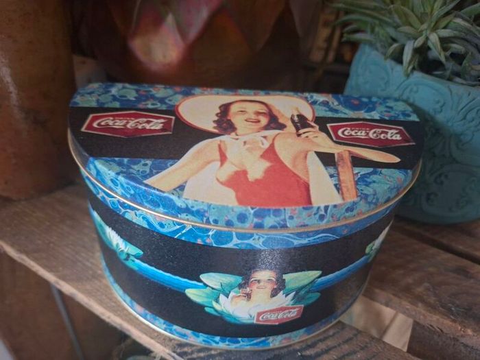 Coca cola tin