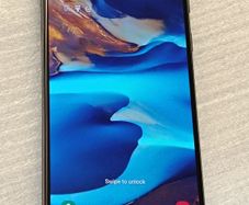 Samsung Galaxy A40 64GB Dual SIM Black Network unlocked Android Smartphone.