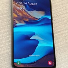Samsung Galaxy A40 64GB Dual SIM Black Network unlocked Android Smartphone.