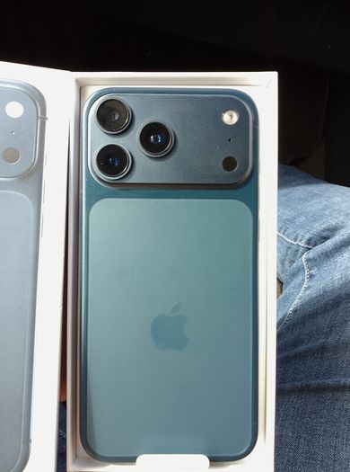 iPhone  17 pro Max