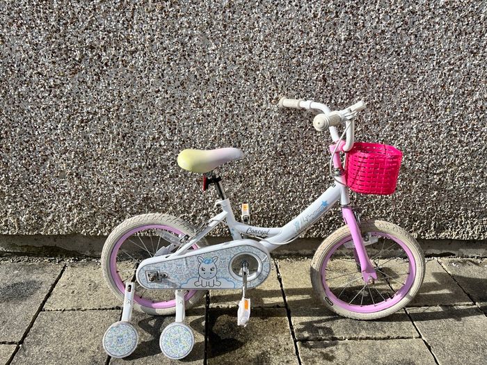 Children's / Kid's Concept Bicycle - 16 inch wheels & stabilisers