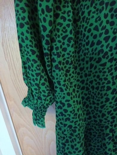 V by  Very Animal Print  Green Dress.  S.20.   B.N.W.T