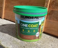 Garden fence with paint, all brand new never used or opened.