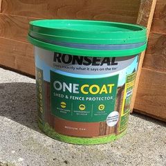 Garden fence with paint, all brand new never used or opened.