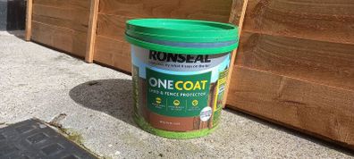 Garden fence with paint, all brand new never used or opened.