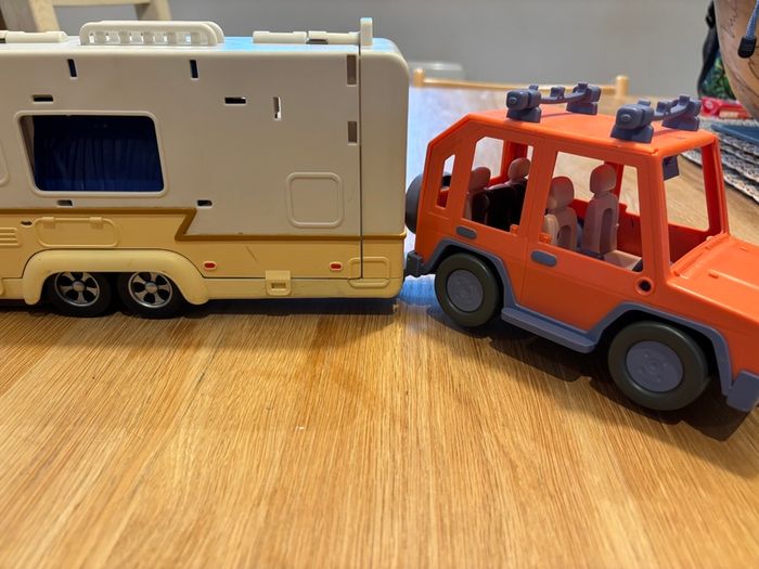 Bluey Toy car and caravan