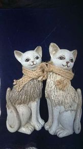 Cat figurines