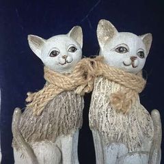 Cat figurines