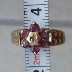 Garnet 9K gold ring with central diamond