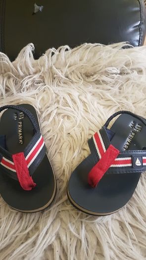 Boy s sandals size uk 10 barely worn