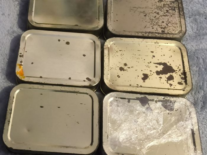 Tobacciana collectable A1tin and contents