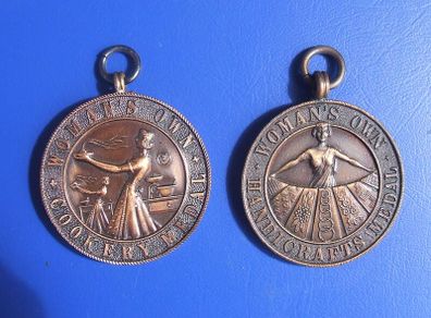 WOMENS OWN (magazine) - a vintage COOKERY MEDAL prize medal (1950's / 1960's)