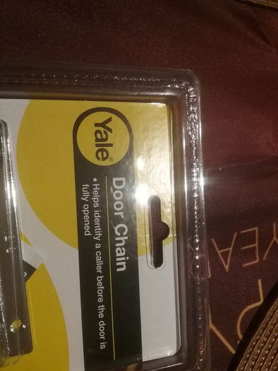 Yale security  door chain new sealed