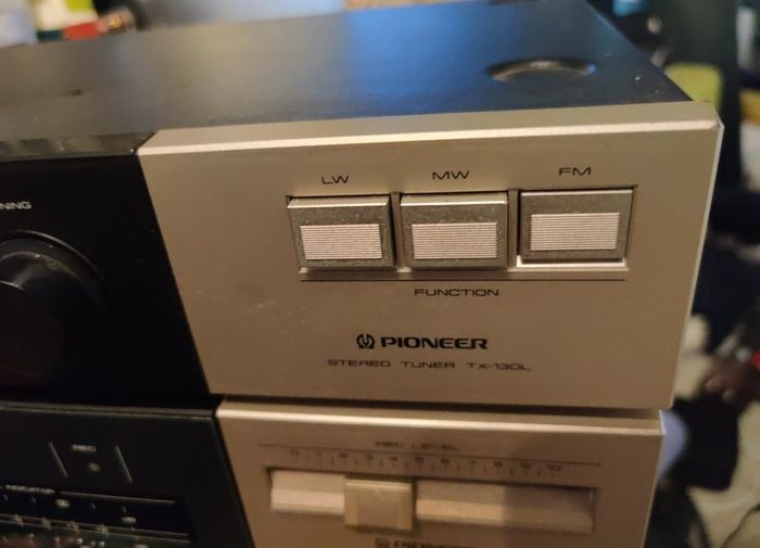 pioneer Amplifier, tape cassette tape and Radio player for repair or parts