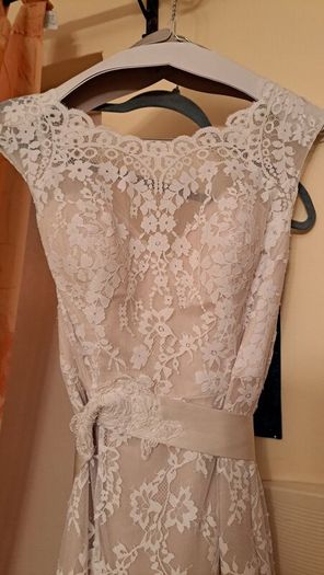 Full lace wedding dress worn once (2024)
