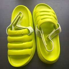 Ugg sliders