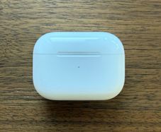 Apple AirPods Pro 2 + Leather Nomad Case
