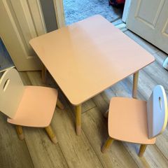 kids table and chairs set + chalk/white board