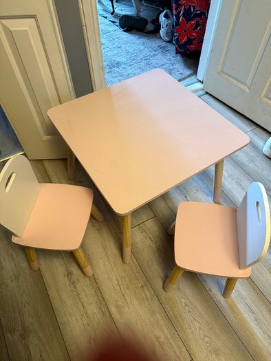 kids table and chairs set + chalk/white board