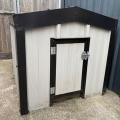 Large Dog Kennel