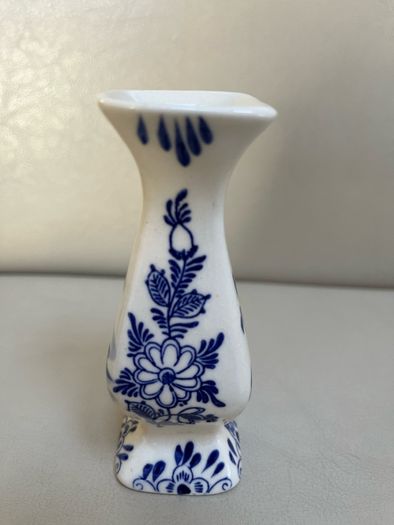 Hand painted Delft bluecolour mini vase