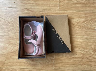 Beautifull young girls startrite girls shoes. Brand new. In box