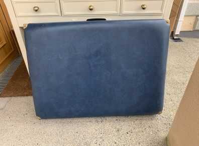 massage table