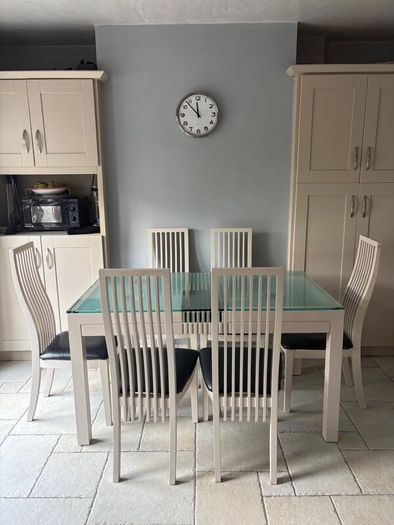 Table & 6 chairs