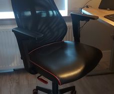office / gaming chair
