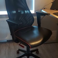 office / gaming chair