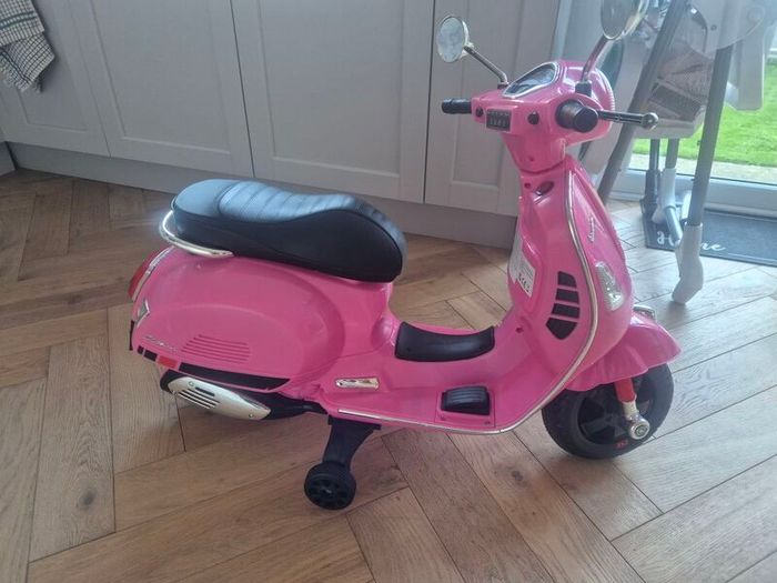 GTS Super Scooter 7.2V Lithium Electric Ride On Pink