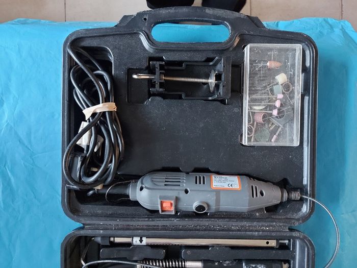 Challenge Extreme Corded Rotary Tool Kit MRT6581 in excellent condition with case and accessories