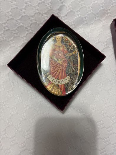 Past Times Morris and Company POMONA Paperweight