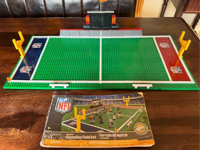 OYO Sports NFL Full Field Building Block Set