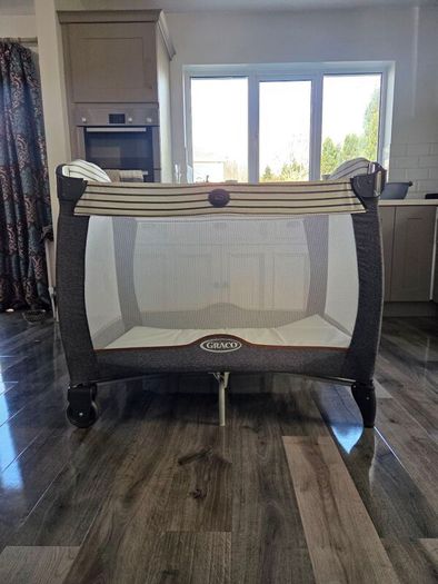 Graco Contour Electra Travel Cot with Travel Bag